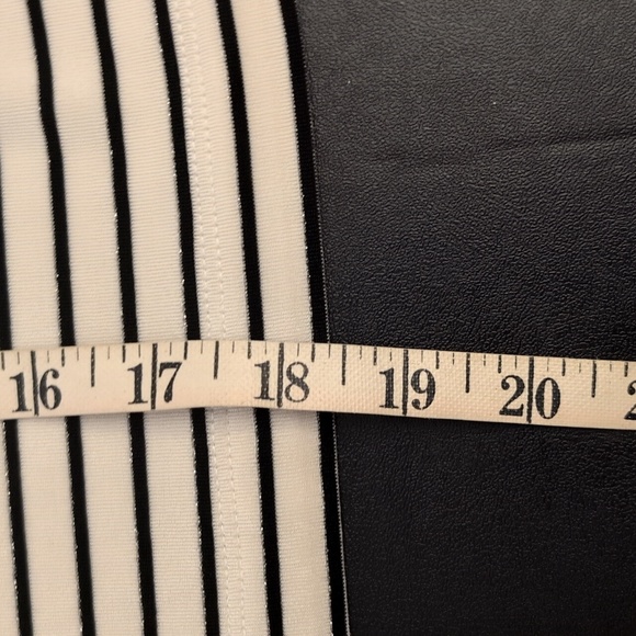Chico's Travelers Striped Blouse Size 2 (xl) - Picture 5 of 6